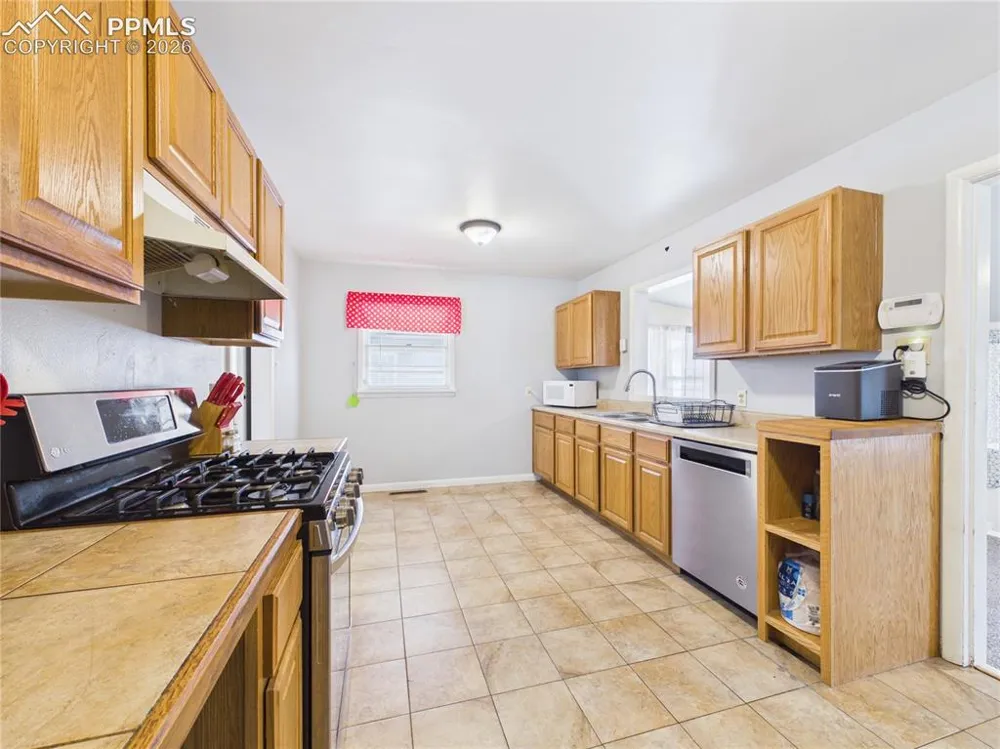 1615 Englewood Drive Pueblo, CO 81005