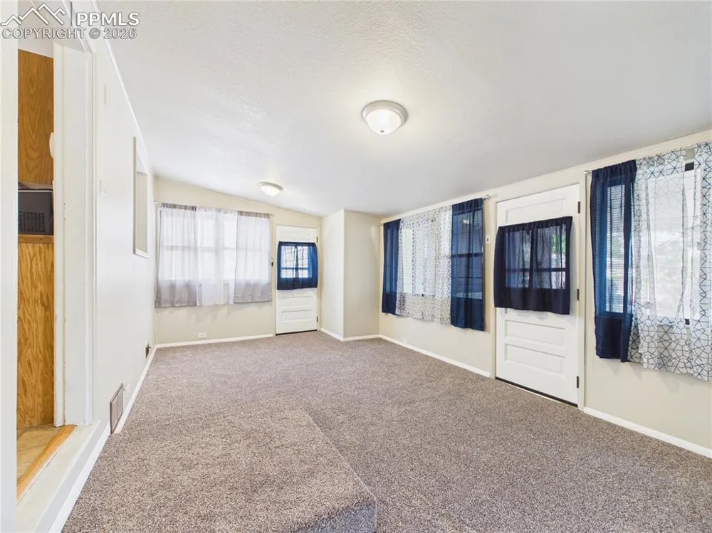 1615 Englewood Drive Pueblo, CO 81005