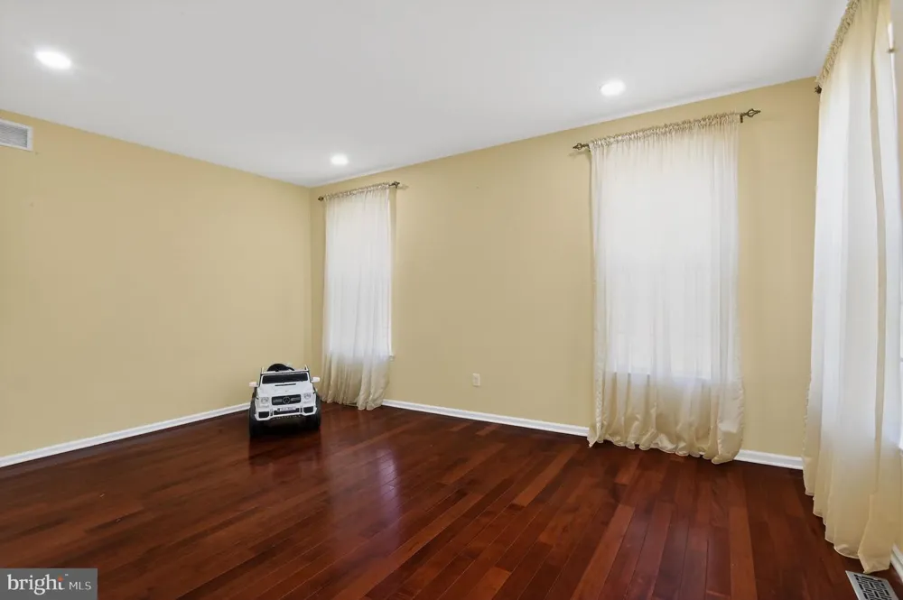 209 WESTWOOD ROAD Egg Harbor Township, NJ 08234
