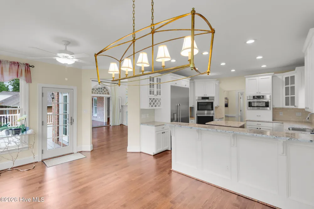 611 Creekwood Drive Trent Woods, NC 28562