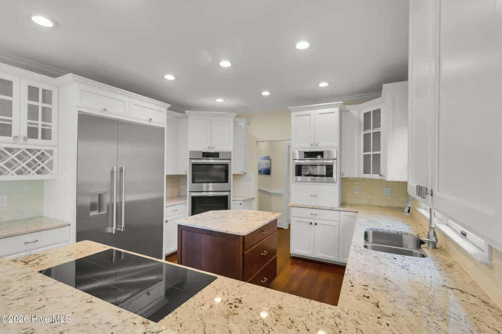 611 Creekwood Drive Trent Woods, NC 28562