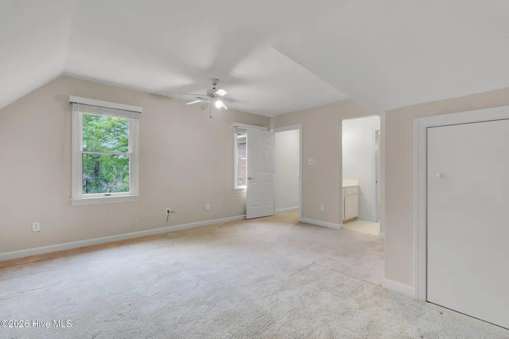 611 Creekwood Drive Trent Woods, NC 28562