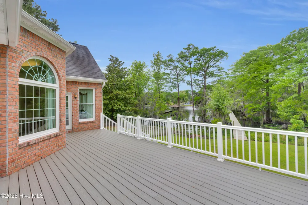611 Creekwood Drive Trent Woods, NC 28562