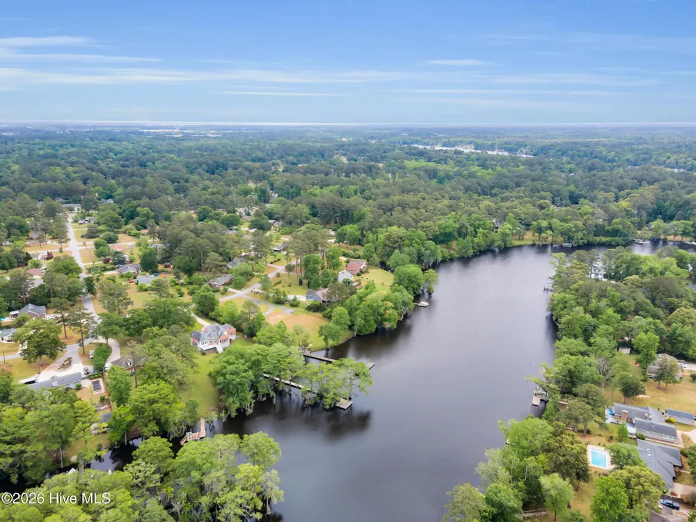 611 Creekwood Drive Trent Woods, NC 28562