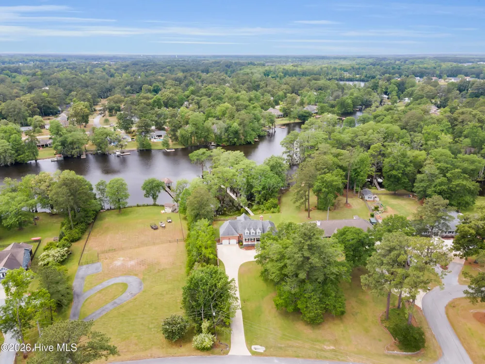 611 Creekwood Drive Trent Woods, NC 28562