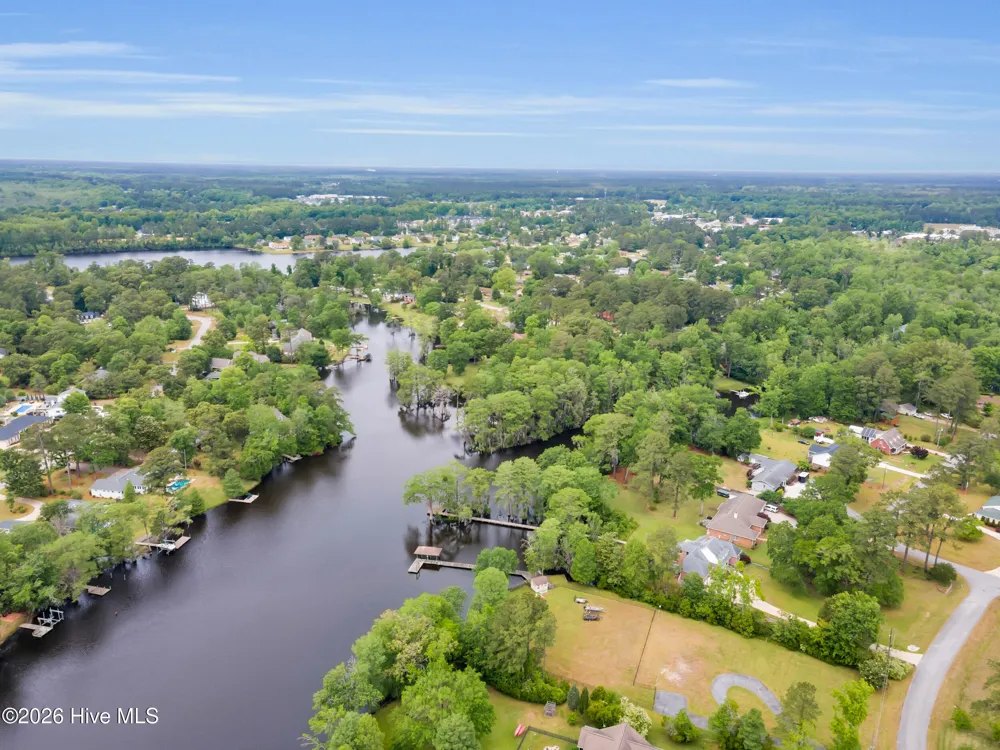 611 Creekwood Drive Trent Woods, NC 28562