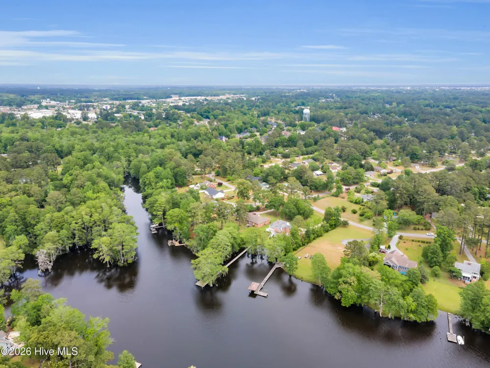 611 Creekwood Drive Trent Woods, NC 28562