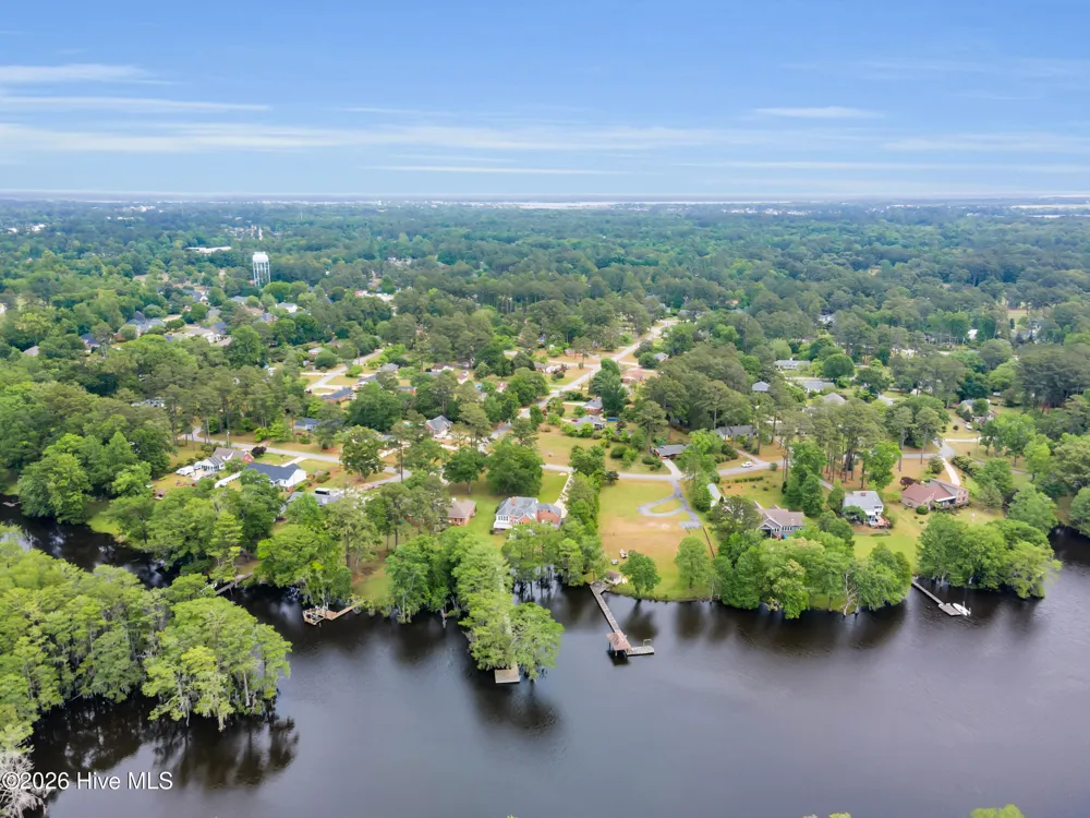 611 Creekwood Drive Trent Woods, NC 28562