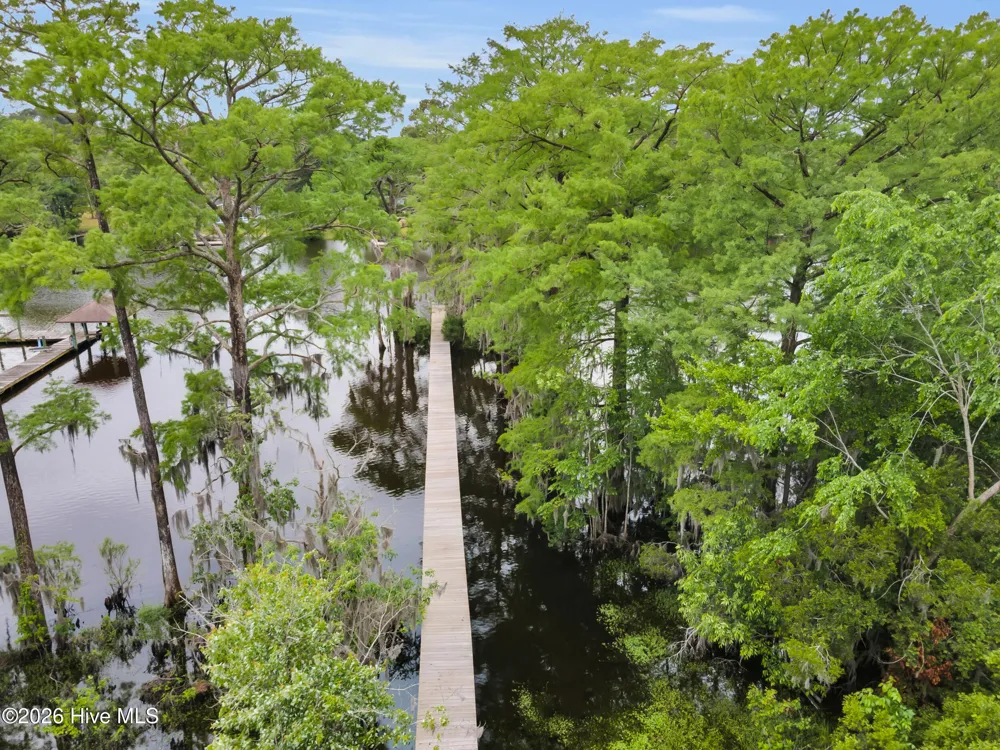 611 Creekwood Drive Trent Woods, NC 28562