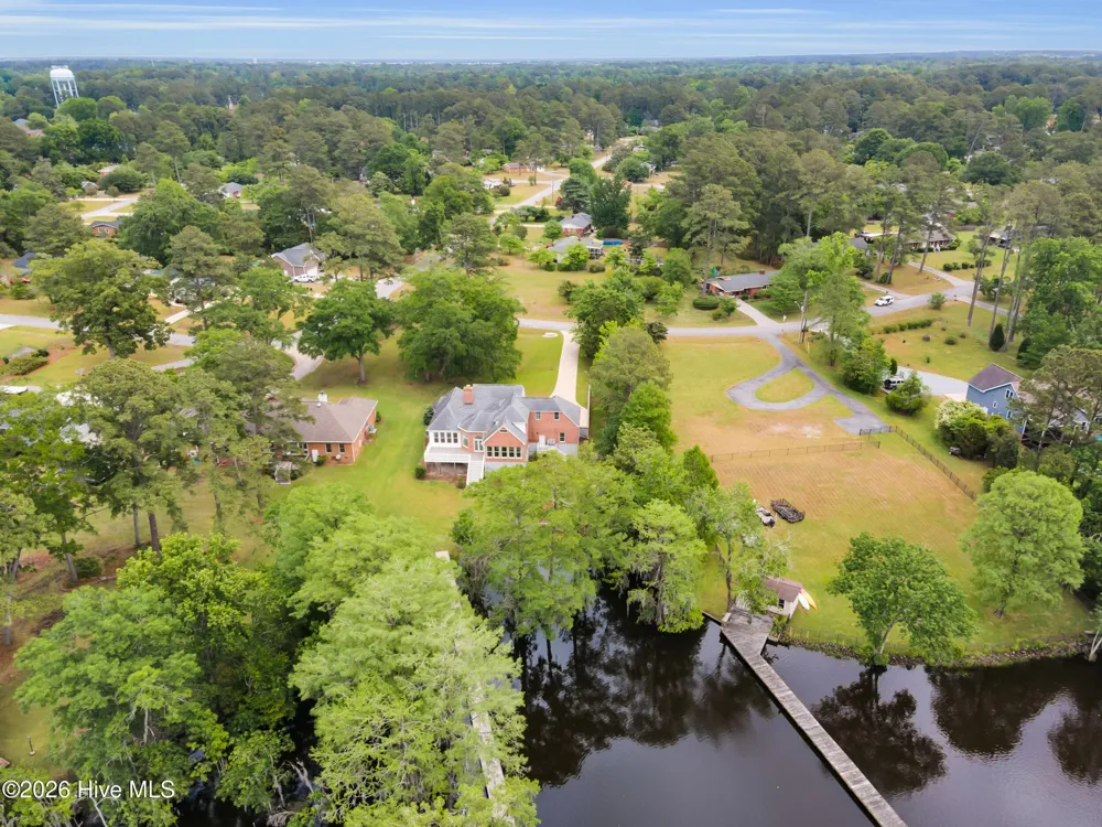 611 Creekwood Drive Trent Woods, NC 28562