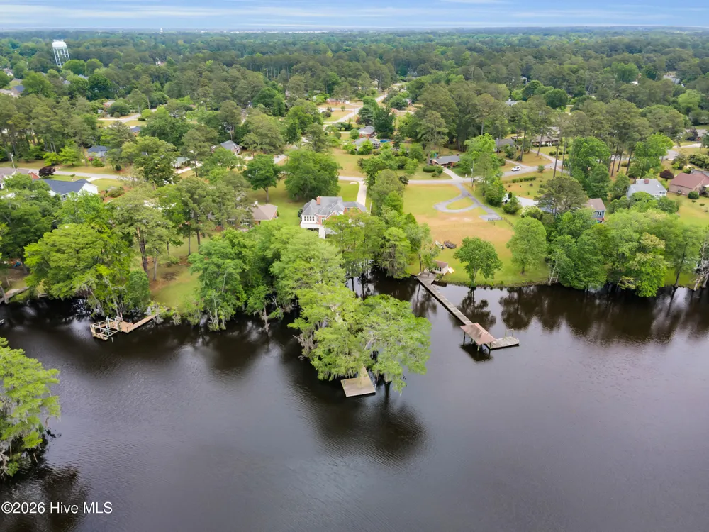 611 Creekwood Drive Trent Woods, NC 28562