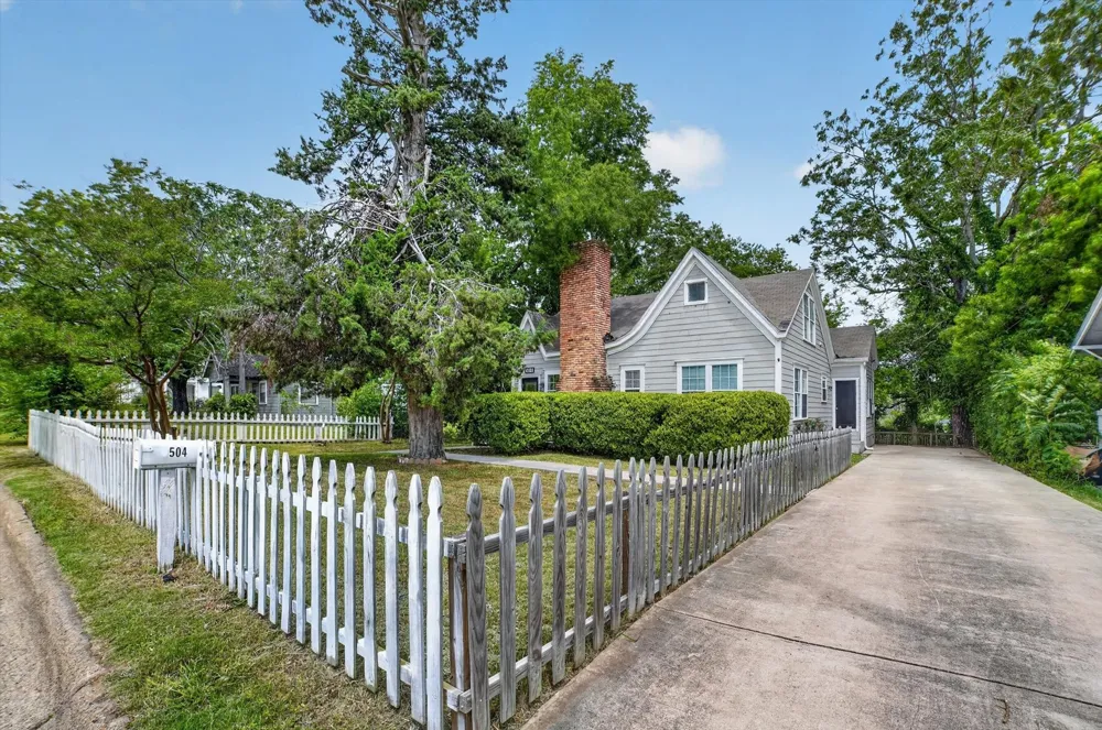 504 W Grove Street Kaufman, TX 75142