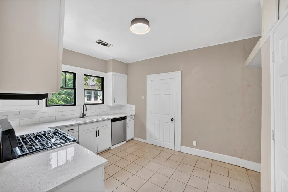504 W Grove Street Kaufman, TX 75142