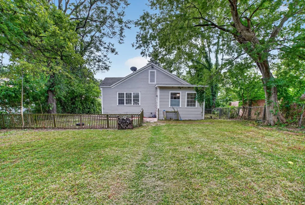 504 W Grove Street Kaufman, TX 75142