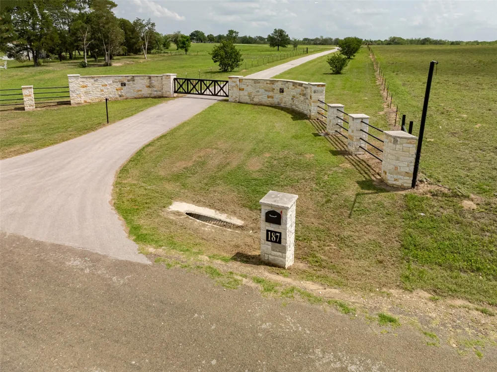 187 Cedar Creek Drive Cedar Creek, TX 78612