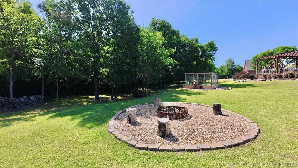 418970 E 1152 ROAD Checotah, OK 74426