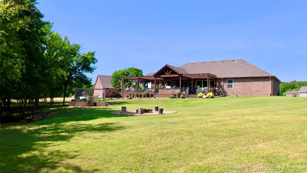 418970 E 1152 ROAD Checotah, OK 74426