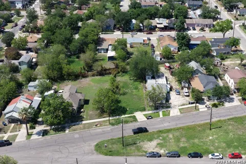 631 ARANSAS AVE