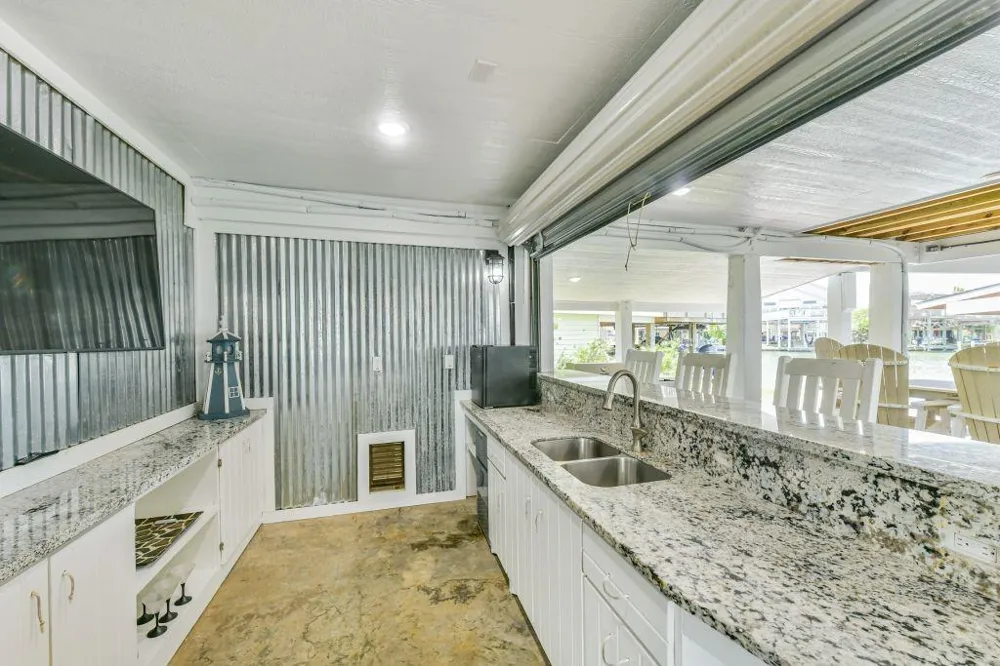 4319 Spanish Main Jamaica Beach, TX 77554