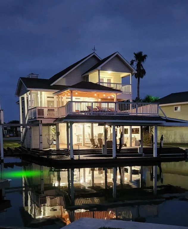 4319 Spanish Main Jamaica Beach, TX 77554