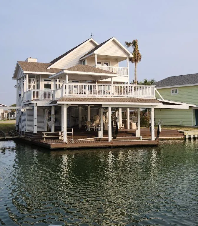 4319 Spanish Main Jamaica Beach, TX 77554