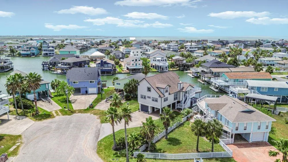 4319 Spanish Main Jamaica Beach, TX 77554