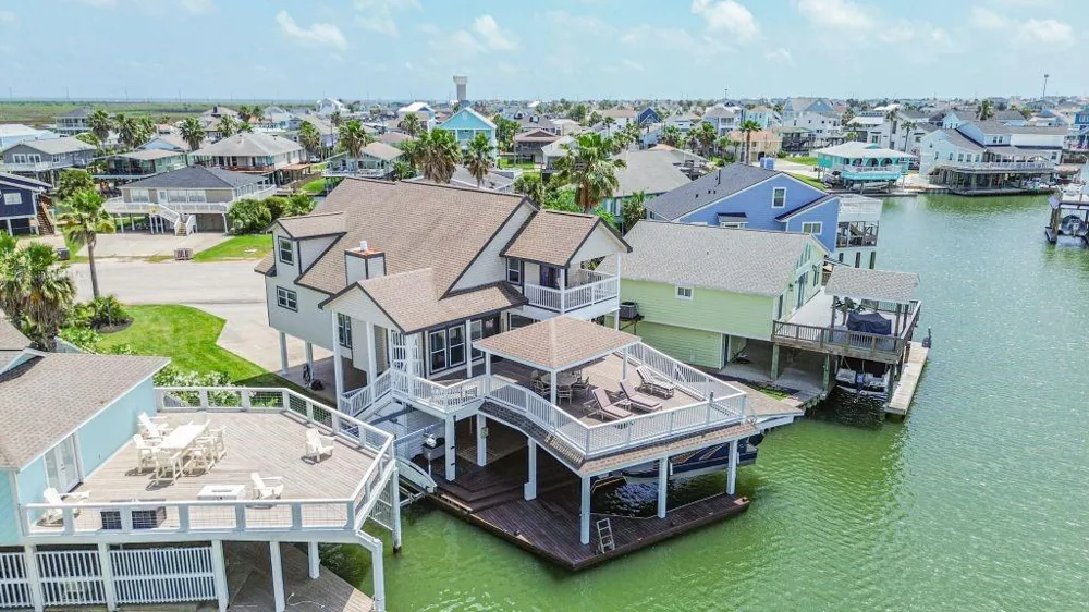 4319 Spanish Main Jamaica Beach, TX 77554