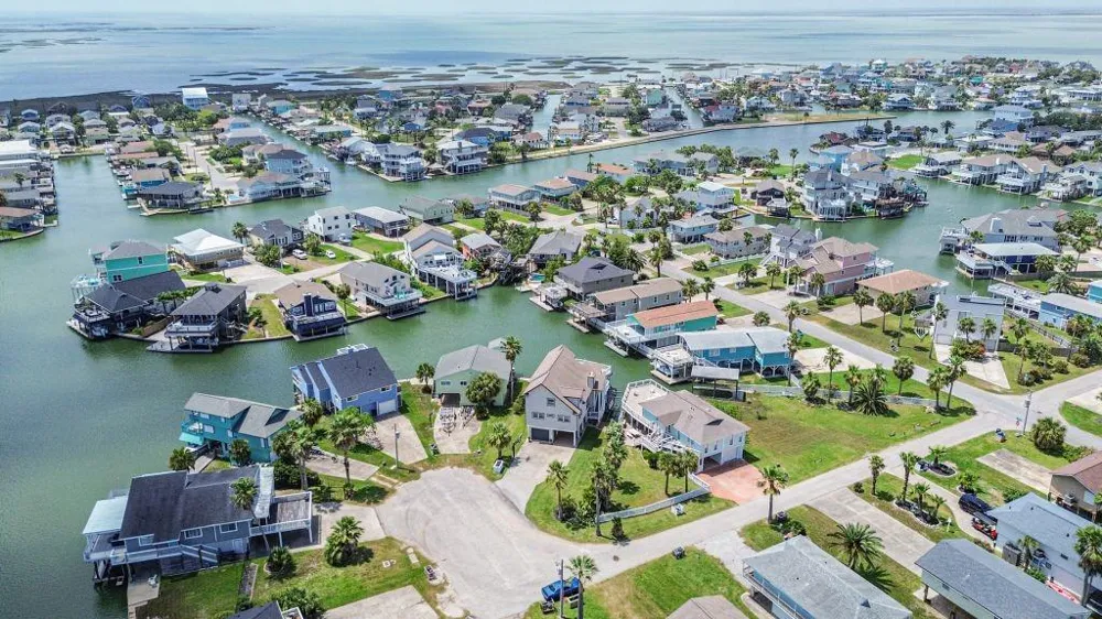 4319 Spanish Main Jamaica Beach, TX 77554