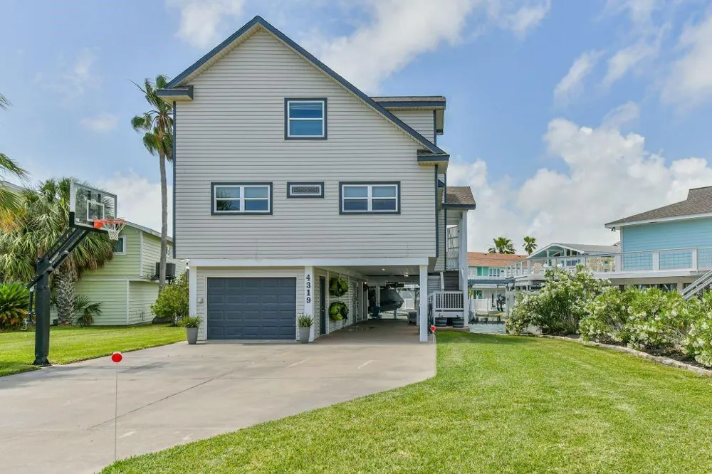 4319 Spanish Main Jamaica Beach, TX 77554