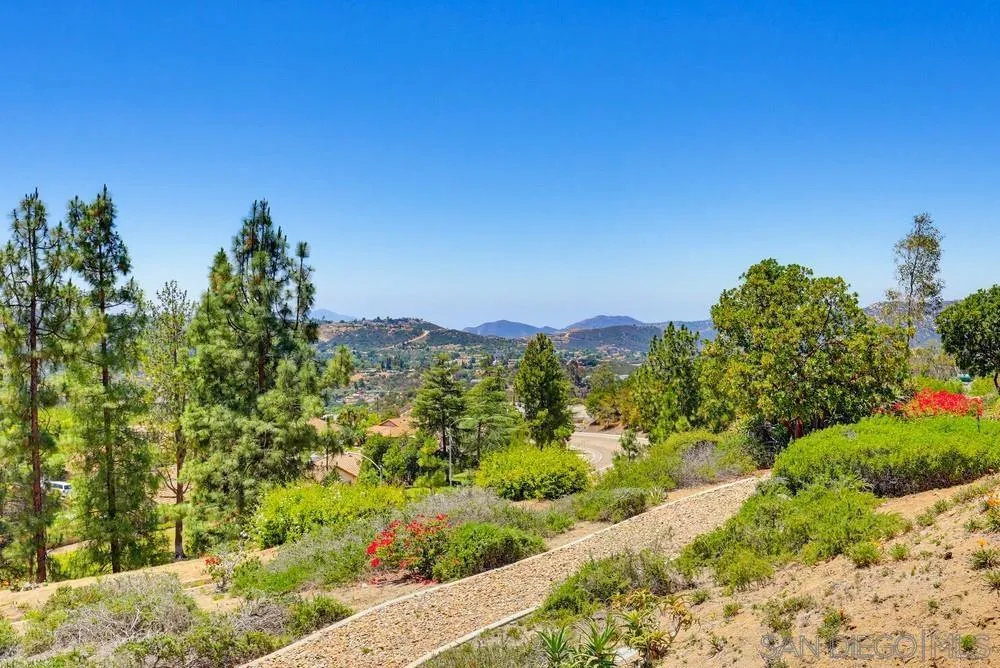 2501 Columbine Drive Alpine, CA 91901