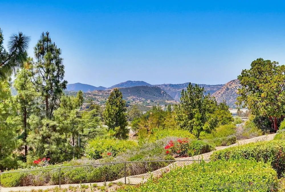 2501 Columbine Drive Alpine, CA 91901
