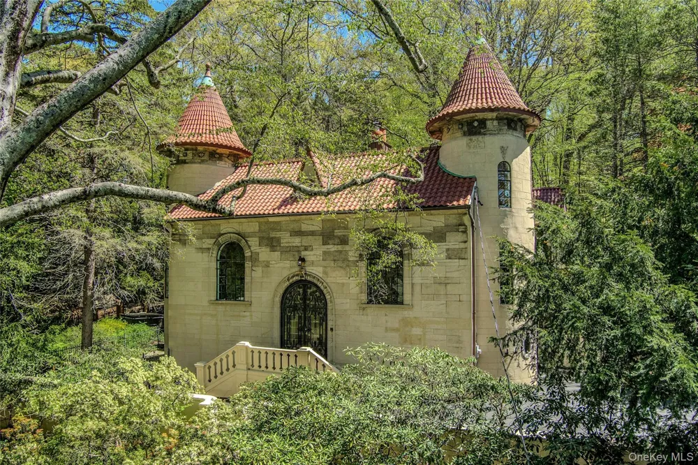 16 Lewis Road Irvington, NY 10533