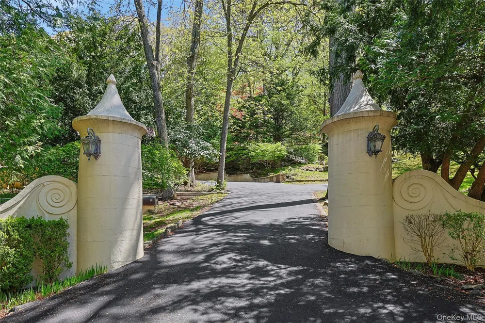 16 Lewis Road Irvington, NY 10533
