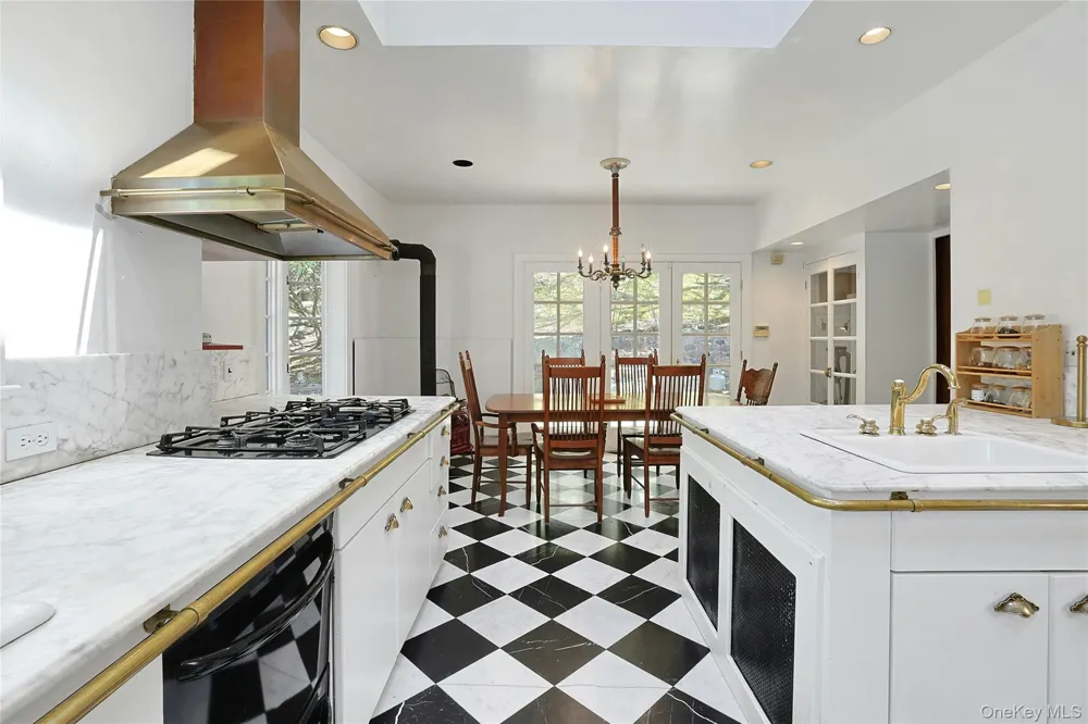 16 Lewis Road Irvington, NY 10533