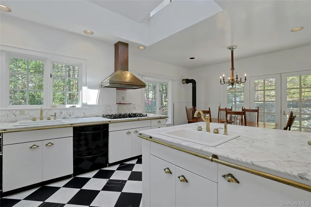 16 Lewis Road Irvington, NY 10533