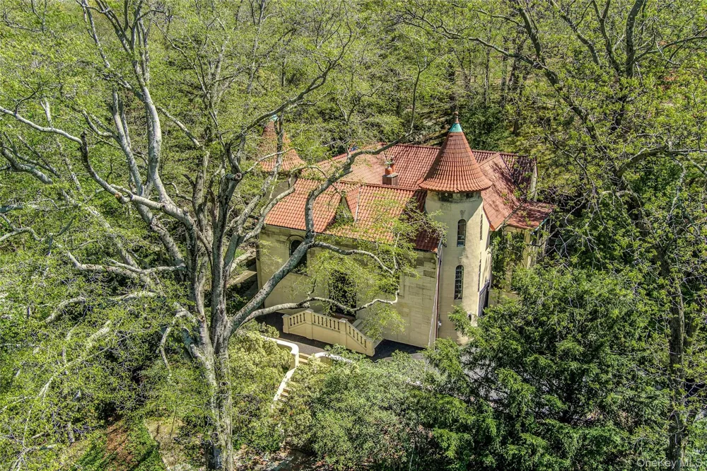 16 Lewis Road Irvington, NY 10533