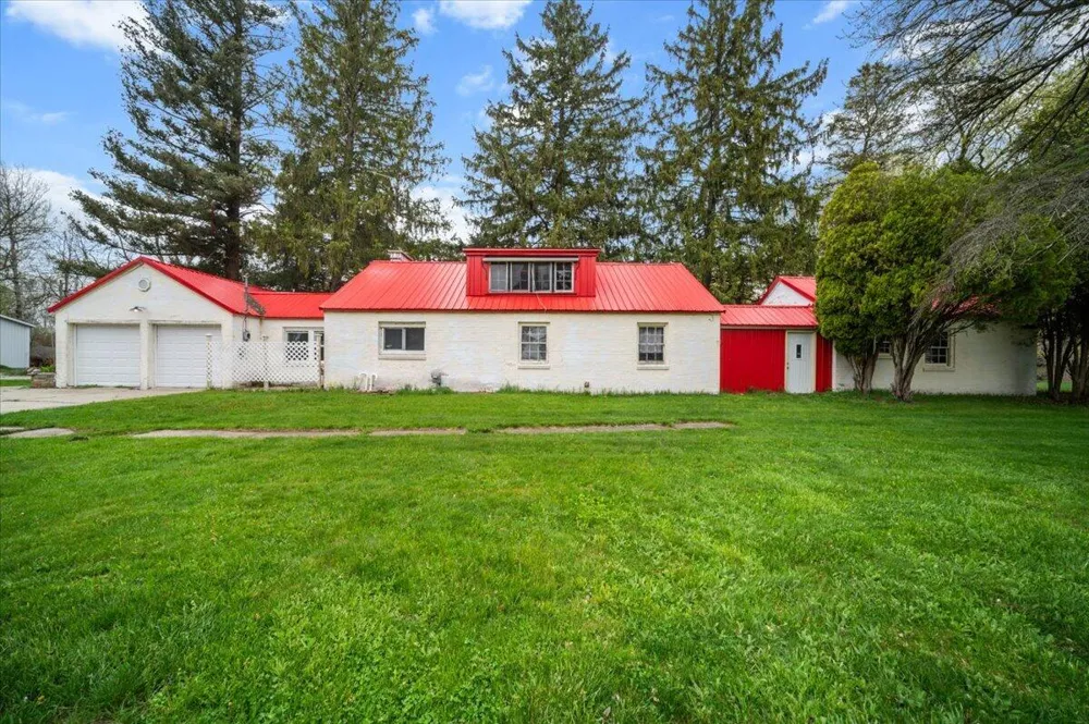 5599 Howard City Edmore Road Home Township, MI 48891