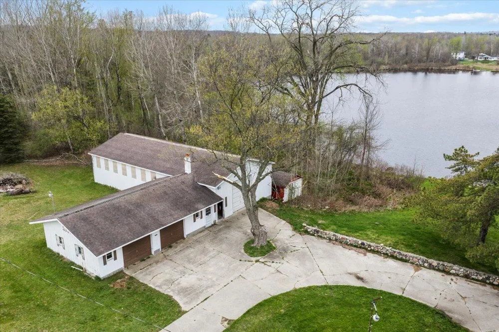 5599 Howard City Edmore Road Home Township, MI 48891