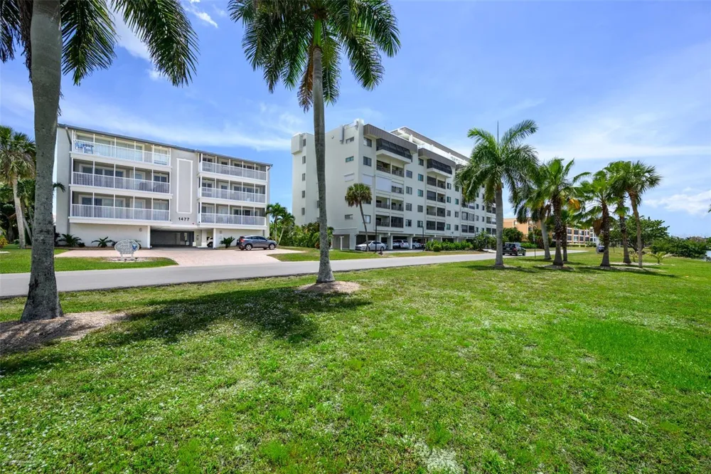 1477 PARK BEACH CIRCLE #33 Punta Gorda, FL 33950