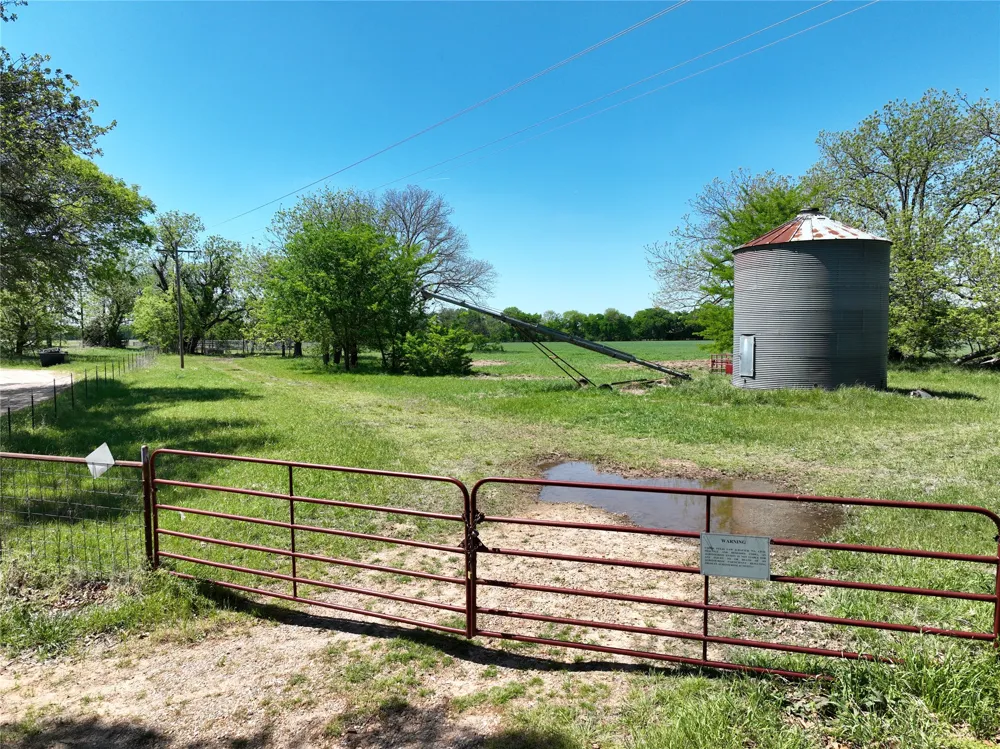 1 County Road 2145 Telephone, TX 75488