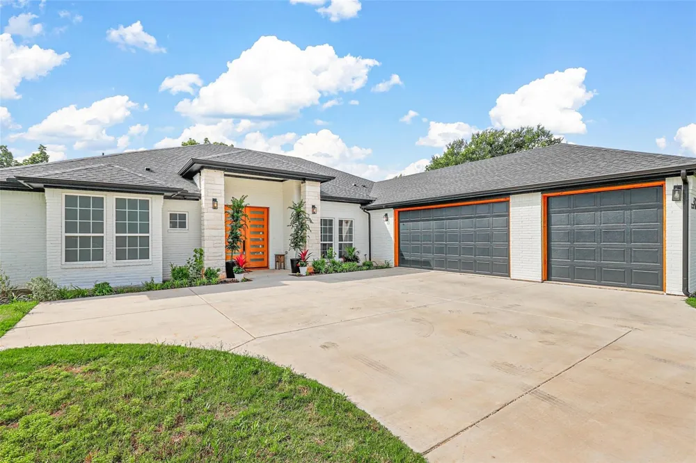 4013 Legend Trail Granbury, TX 76049