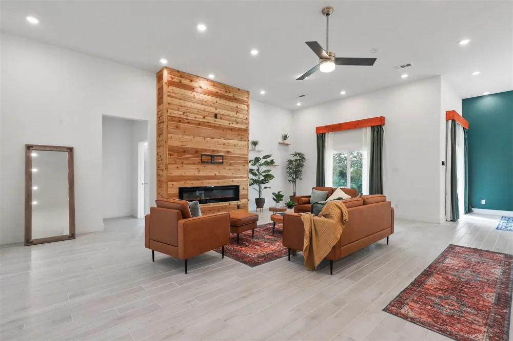 4013 Legend Trail Granbury, TX 76049