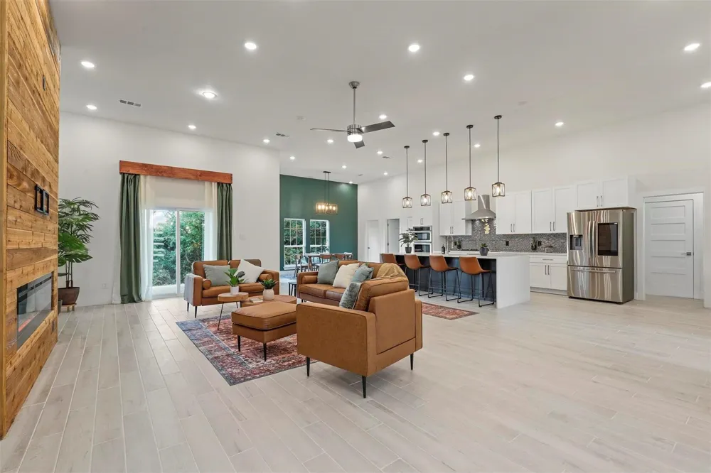4013 Legend Trail Granbury, TX 76049