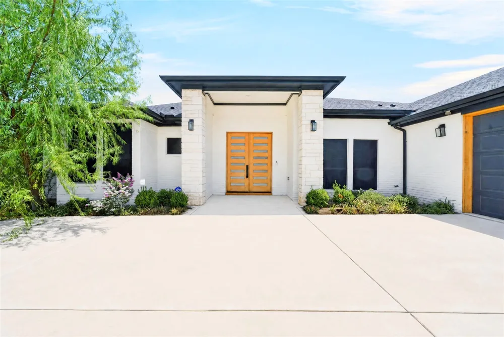 4013 Legend Trail Granbury, TX 76049