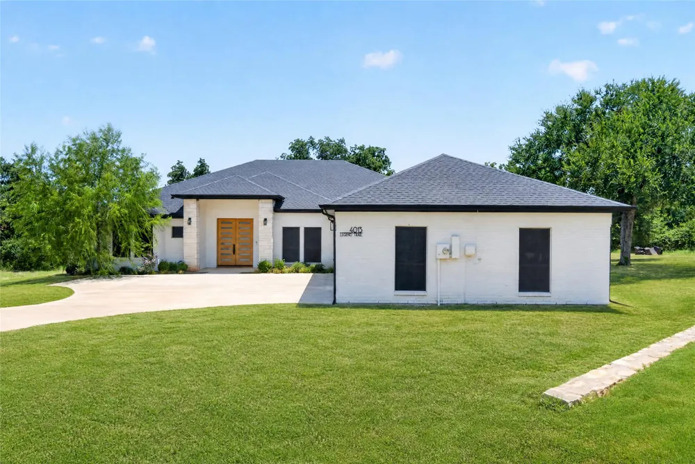 4013 Legend Trail Granbury, TX 76049