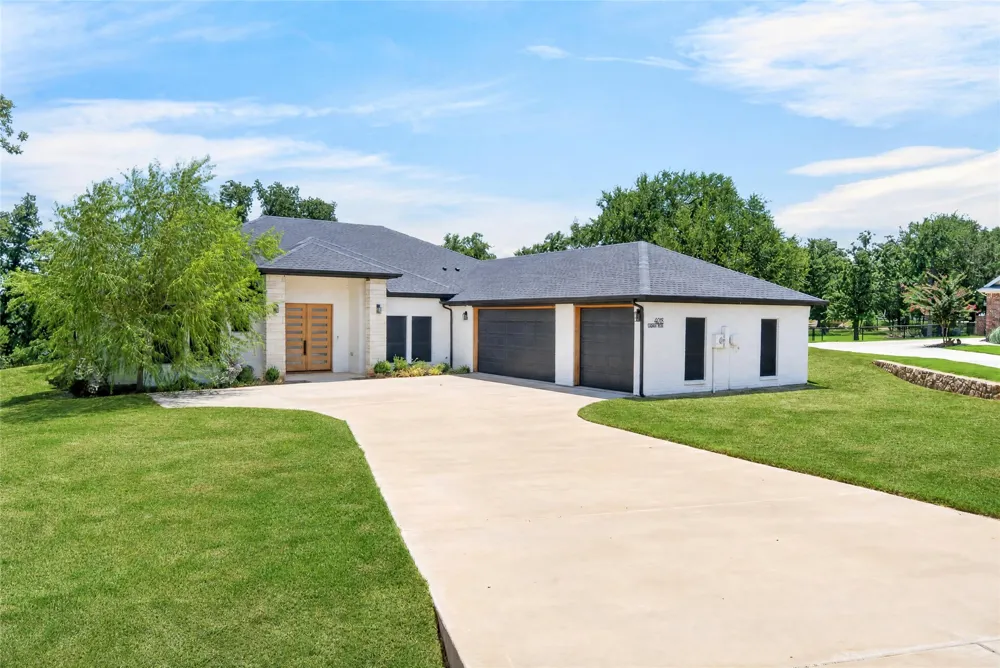4013 Legend Trail Granbury, TX 76049