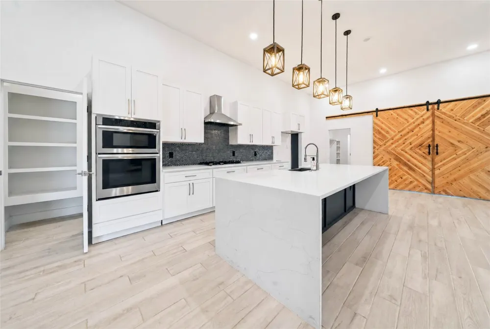 4013 Legend Trail Granbury, TX 76049