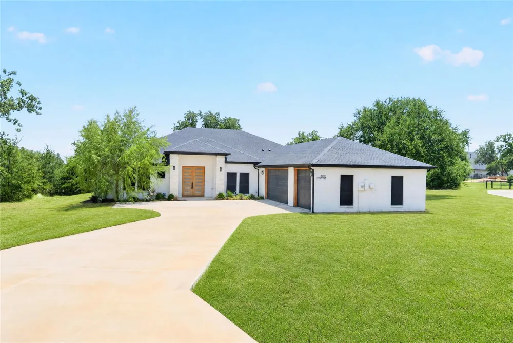 4013 Legend Trail Granbury, TX 76049