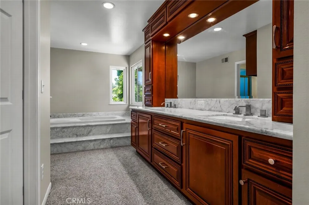 22253 Drums Court Calabasas, CA 91302