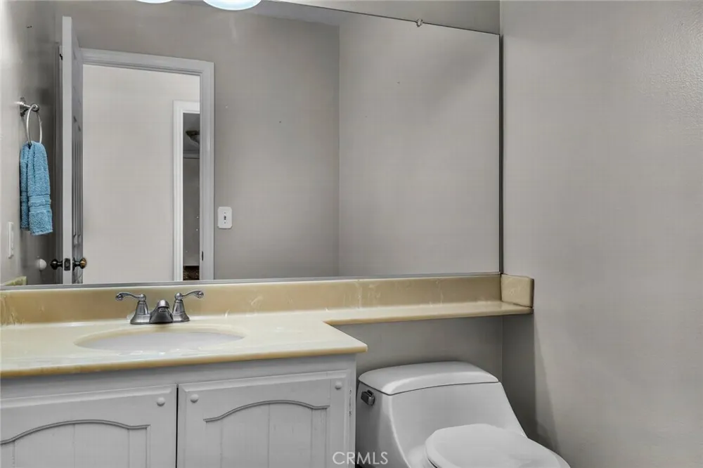22253 Drums Court Calabasas, CA 91302